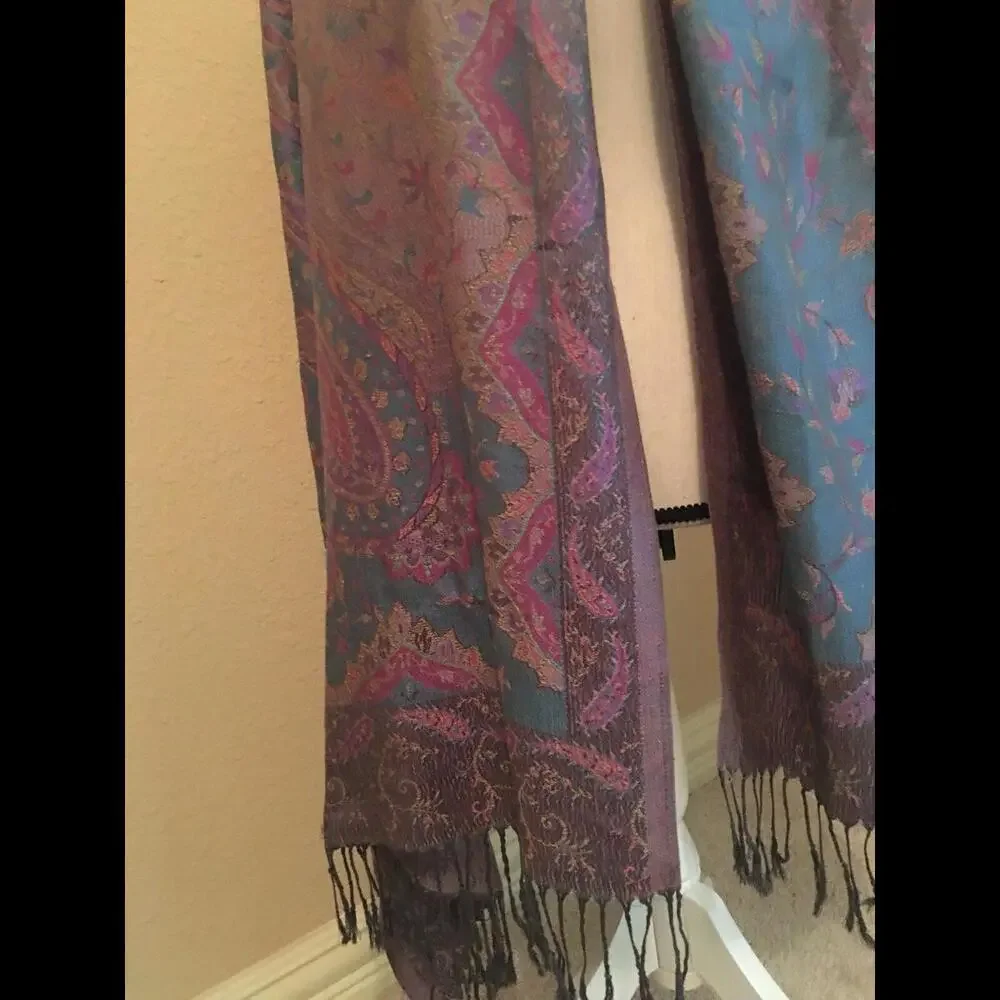 🥻Pretty Vintage Fringed scarf 100% Acrylic